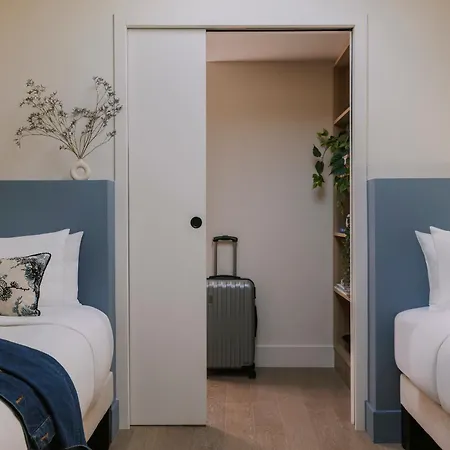 Yelo Mozart Powered By Sonder Hotel 4*